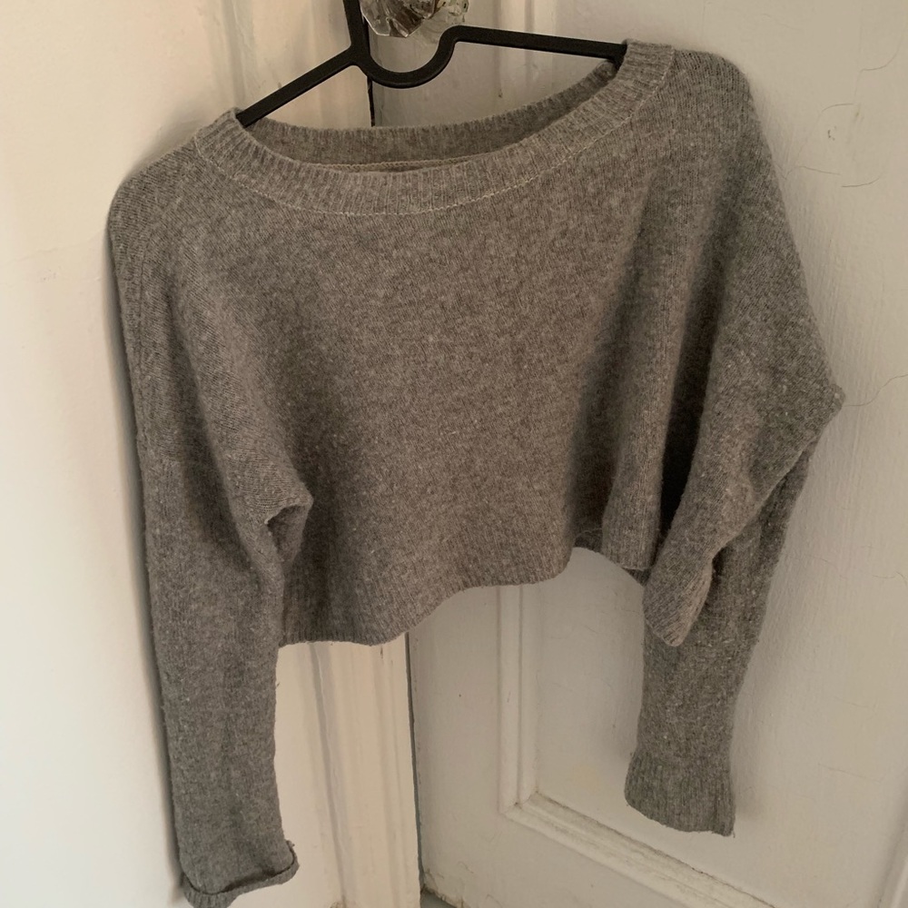 Cooperative grey cotton sweater, cropped.